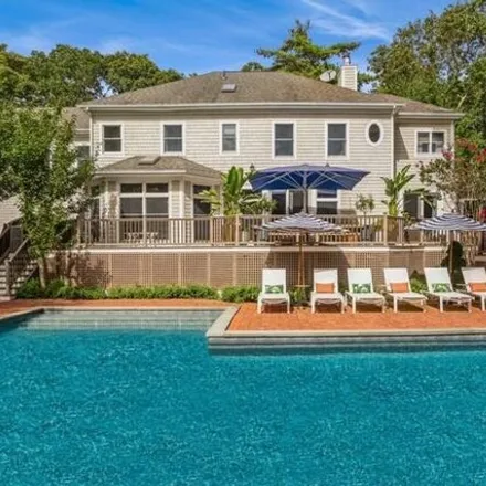 Buy this 6 bed house on 19 Crooked Highway in Northwest Harbor, East Hampton