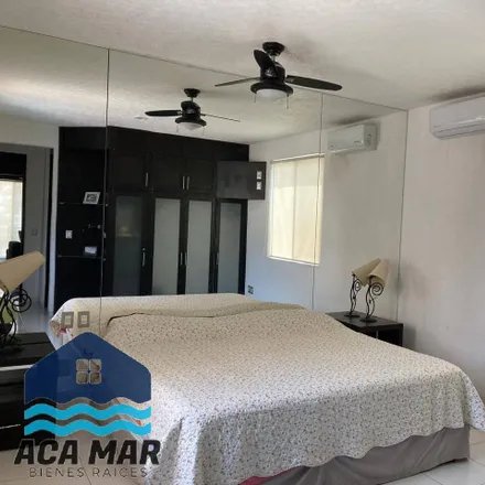 Buy this 8 bed apartment on Avenida Costera Miguel Alemán in Fraccionamiento Deportivo, 39300 Acapulco
