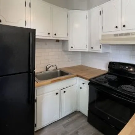 Rent this studio apartment on #202,539 West Stratford Place in Lake View East, Chicago