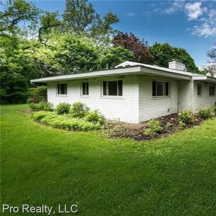 Rent this 4 bed house on Way Elementary School in 765 Long Lake Road, Bloomfield Township
