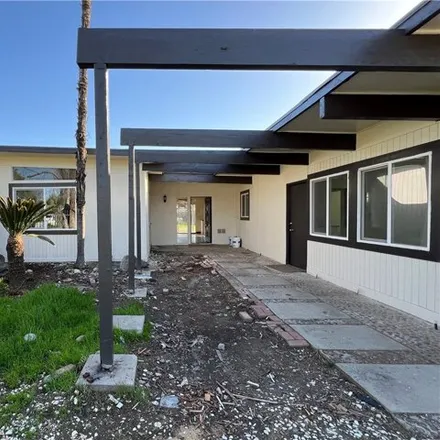 Image 2 - 919 East Myrtle Street, Shell, Hanford, CA 93230, USA - House for sale
