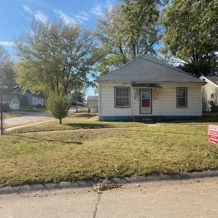 Buy this 2 bed house on 362 East 12th Street in Falls City, NE 68355