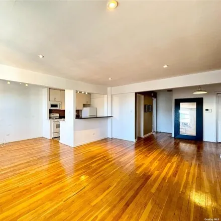 Image 3 - 83-37 Saint James Avenue, New York, NY 11373, USA - Apartment for sale