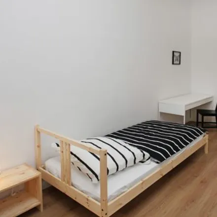 Rent this 5 bed room on Pizzeria Alte Forno in Warschauer Straße 62, 10243 Berlin