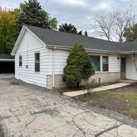 Buy this 3 bed house on 9235 South Ridgeland Avenue in Oak Lawn, IL 60453