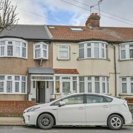 Rent this 4 bed house on Sanderstead Road in London, E10 7PN