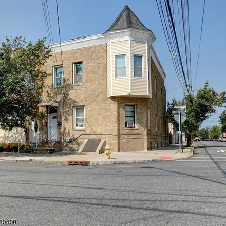 Image 2 - 40 Belmont Avenue, Belleville, NJ 07109, USA - Townhouse for sale