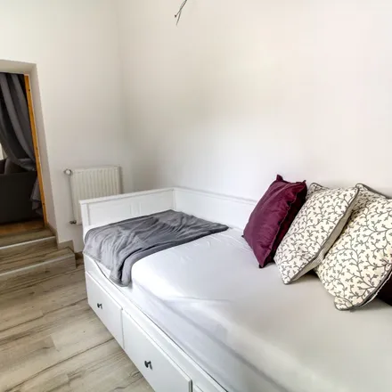 Rent this 3 bed apartment on Rheinaustraße 22 in 51149 Cologne, Germany