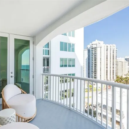 Image 9 - The Carriage House, 5401 Collins Avenue, Miami Beach, FL 33140, USA - Condo for rent