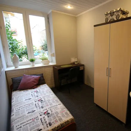 Rent this 8 bed room on Radwańska 16 in 90-530 Łódź, Poland