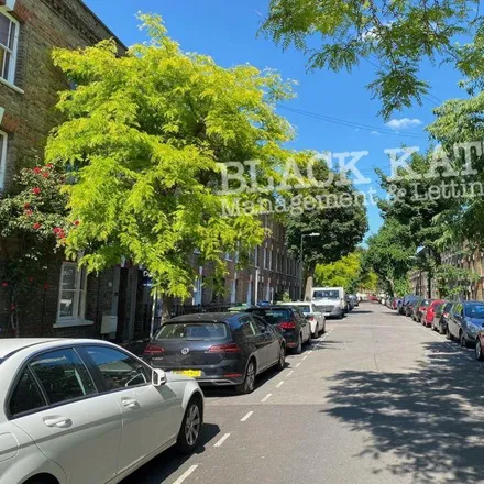 Rent this 4 bed townhouse on Henshaw Street in London, SE17 1PD