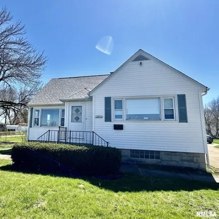 Buy this 4 bed house on 2946 West Alice Avenue in West Peoria, Peoria County