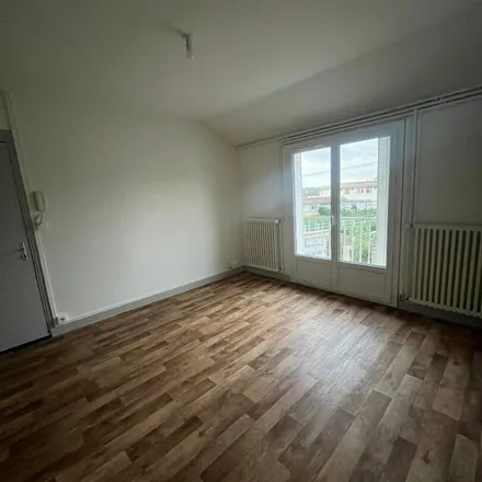 Rent this 2 bed apartment on 24 Place Jules Ferry in 03400 Yzeure, France