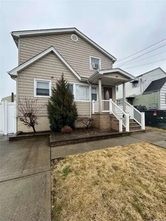 Rent this 3 bed apartment on 84 3rd Avenue in Village of East Rockaway, NY 11518
