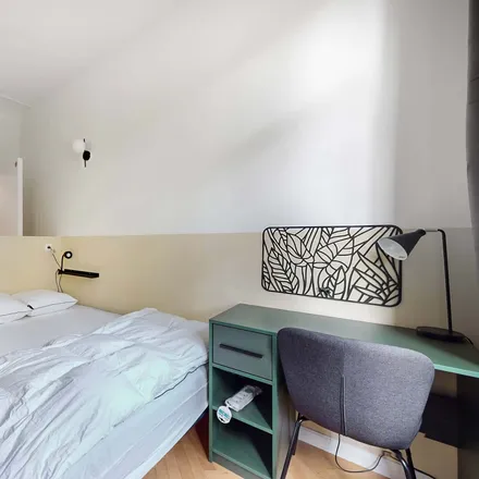 Rent this 6 bed room on Avenue Louise - Louizalaan in 1050 Brussels, Belgium