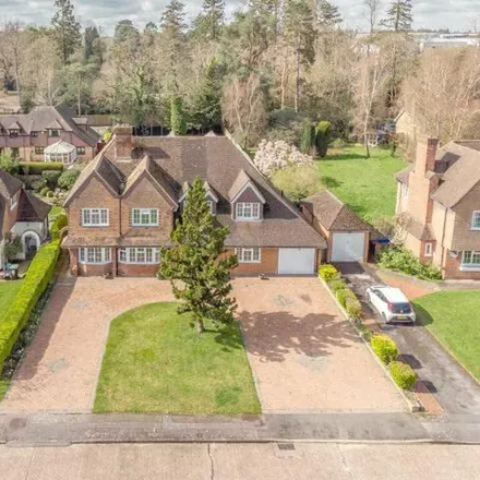 Buy this 6 bed house on Pinewood Close in Iver Heath, SL0 0QS