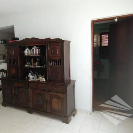 Buy this 8 bed house on Rua Claro Gomes in Santa Luzia, Taubaté - SP