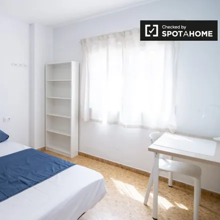 Rent this 4 bed room on Avinguda d'Ausiàs March in 46026 Valencia, Spain