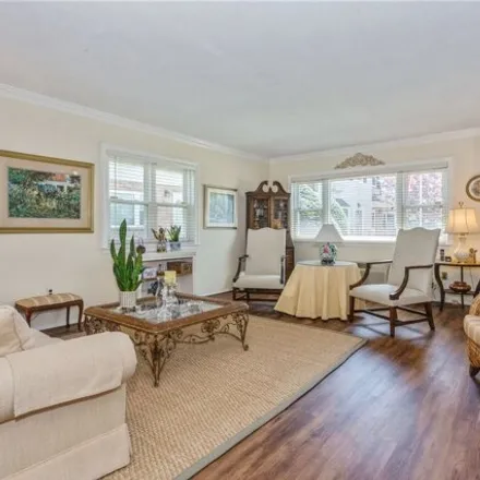 Image 4 - 195 North Centre Avenue, Village of Rockville Centre, NY 11570, USA - Townhouse for sale