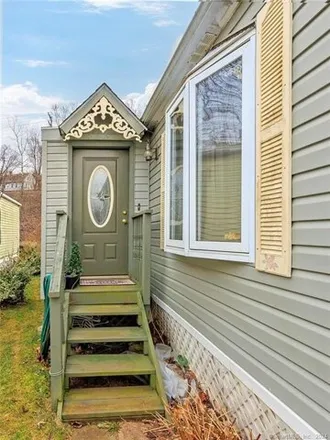 Image 2 - Washington Street, Newfield Heights, Middletown, CT 06457, USA - Apartment for sale