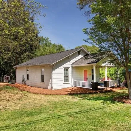 Buy this 2 bed house on 803 North Oakland Street in Dallas, NC 28034