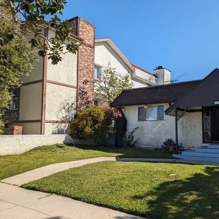 Rent this 2 bed house on 3934 Huron Avenue in Culver City, CA 90232