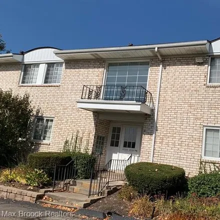 Buy this 2 bed condo on 39050 Woodward Avenue in Bloomfield Hills, Oakland County