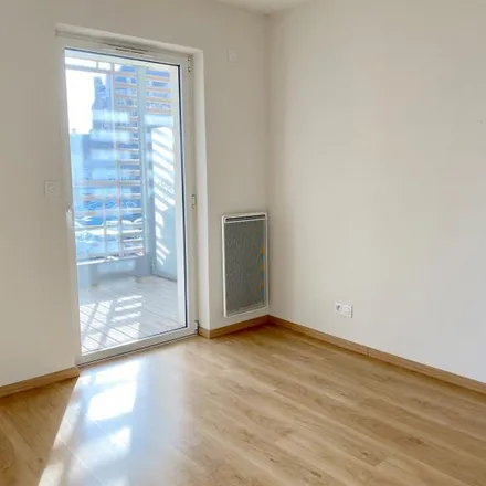 Rent this 3 bed apartment on Agence ami in Avenue de la République, 79000 Niort