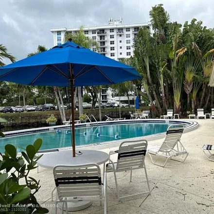 Image 8 - 2250 Northeast 17th Avenue, Middle River Manor, Wilton Manors, FL 33305, USA - Apartment for rent