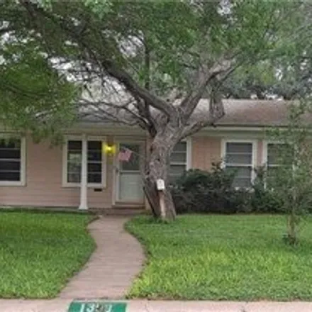 Buy this 3 bed house on 1325 Roosevelt Drive in Alice, TX 78332