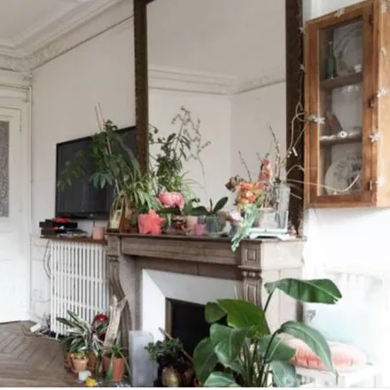 Rent this 2 bed house on Paris