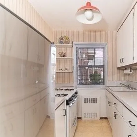 Image 3 - 69-34 213th Street, New York, NY 11364, USA - Apartment for sale