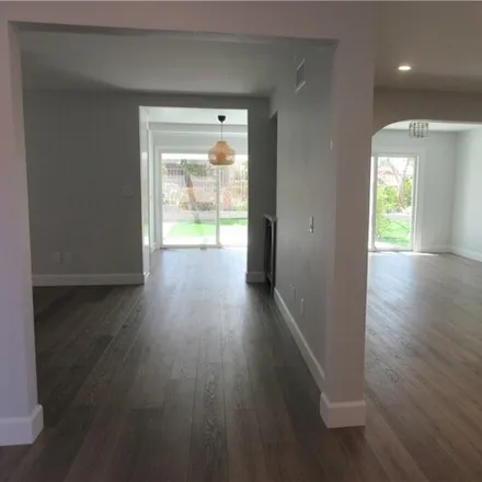 Image 8 - 12081 Crystal Glen Way, Los Angeles, CA 91326, USA - House for rent