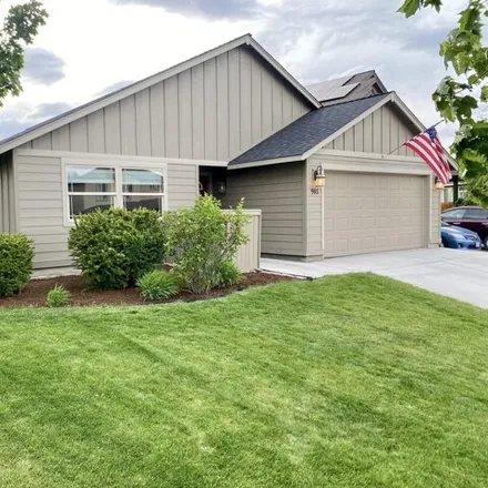 Buy this 3 bed house on 2334 Southwest Kalama Avenue in Redmond, OR 97756