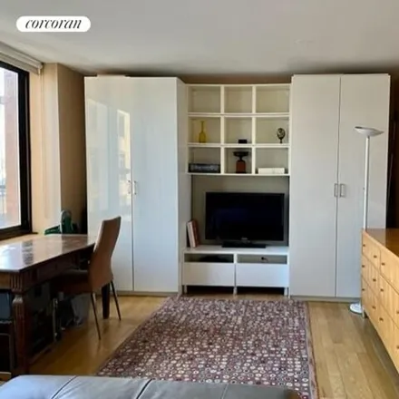 Image 2 - The Alfred, 161 West 61st Street, New York, NY 10023, USA - Condo for rent