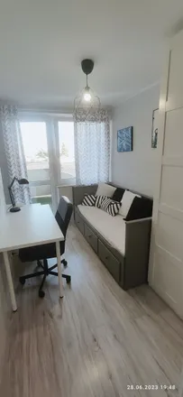 Rent this 3 bed room on Śląska 64C in 80-389 Gdańsk, Poland