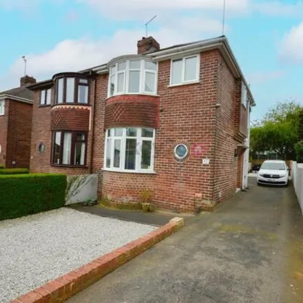 Buy this 3 bed duplex on Foxwood Avenue in Sheffield, S12 2FJ