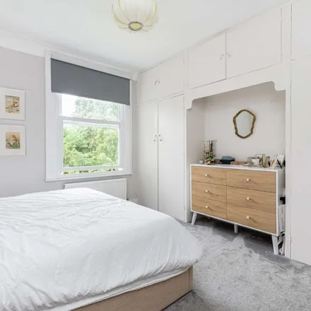 Rent this 4 bed apartment on Crofton Park Road in London, SE4 1AF