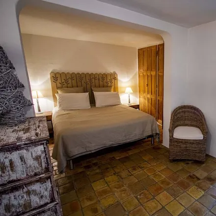 Rent this 2 bed house on Route de Lurs in 04700 La Brillanne, France