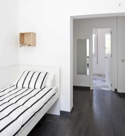 Rent this 3 bed room on Escuela Infantil Risitas in Calle de Joaquín Costa, 12