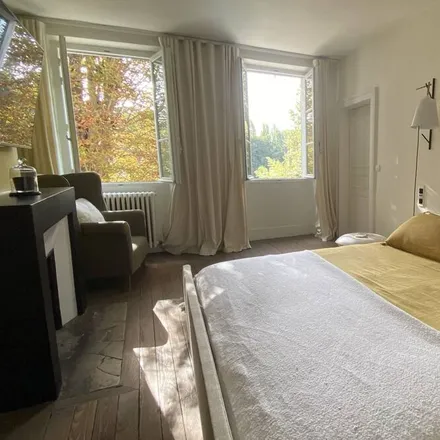 Rent this 4 bed house on 78420 Carrières-sur-Seine