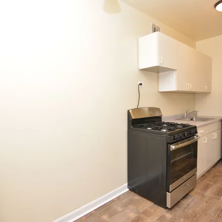 Image 3 - 6250 North Winthrop Avenue, Chicago, IL 60660, USA - Apartment for rent