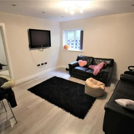 Rent this 2 bed room on Hartwell Road in Leeds, LS6 1RY