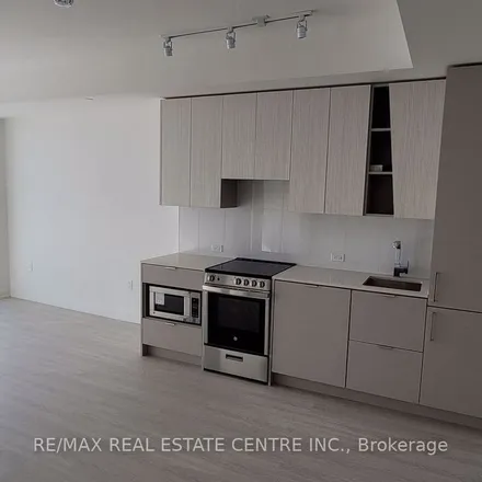 Image 4 - M 2 condos, Webb Drive, Mississauga, ON L5B 4M6, Canada - Apartment for rent