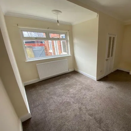 Image 3 - 31 Onslow Terrace, Langley Moor, DH7 8HD, United Kingdom - Townhouse for rent