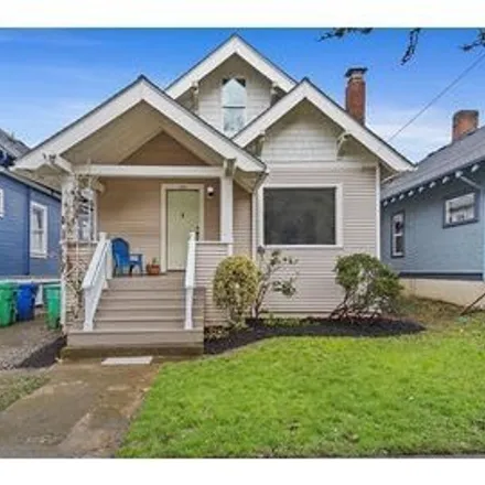 Image 2 - 3839 Southeast Ivon Street, Portland, OR 97202, USA - House for sale