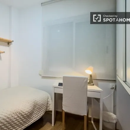Rent this 3 bed room on Carrer de Jaume Roig in 10, 08028 Barcelona
