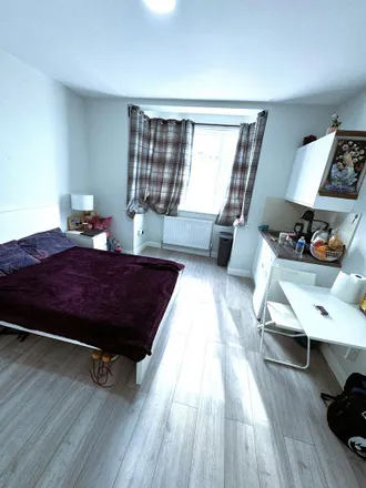 Rent this studio apartment on Netley Road in London, IG2 7NR