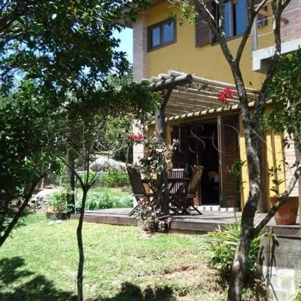 Buy this 2 bed house on Servidão Lusia Clara da Luz (Vó Luzia) in Ponta das Canas, Florianópolis - SC
