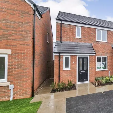 Rent this 3 bed townhouse on Coot Way in Stoke Bardolph, NG14 5JP